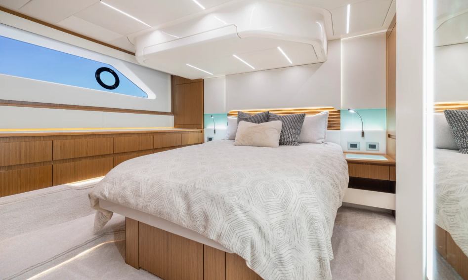 Tiara EX54 , Accommodation