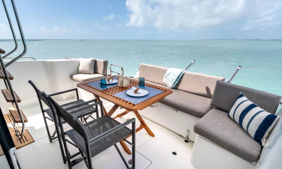 Beneteau Swift Trawler 37 Fly , Deck Area