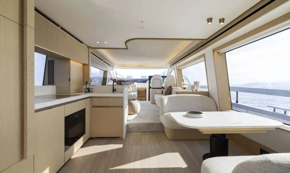 Azimut Fly 62 , Interior