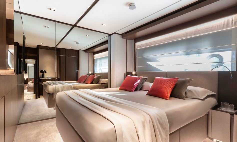 Ferretti 860, Accommodation