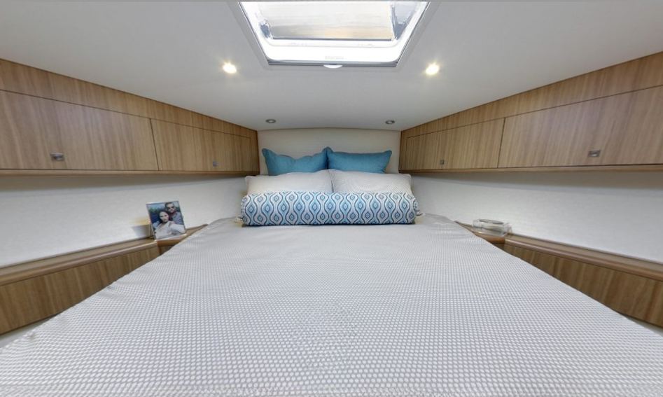 Hatteras GT45X Cruiser, Accommodation