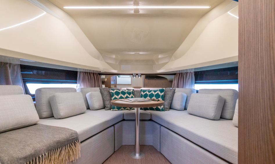 Invictus TT420, Interior