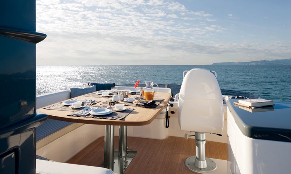 Azimut Magellano 50, Fly Deck/Sportdeck