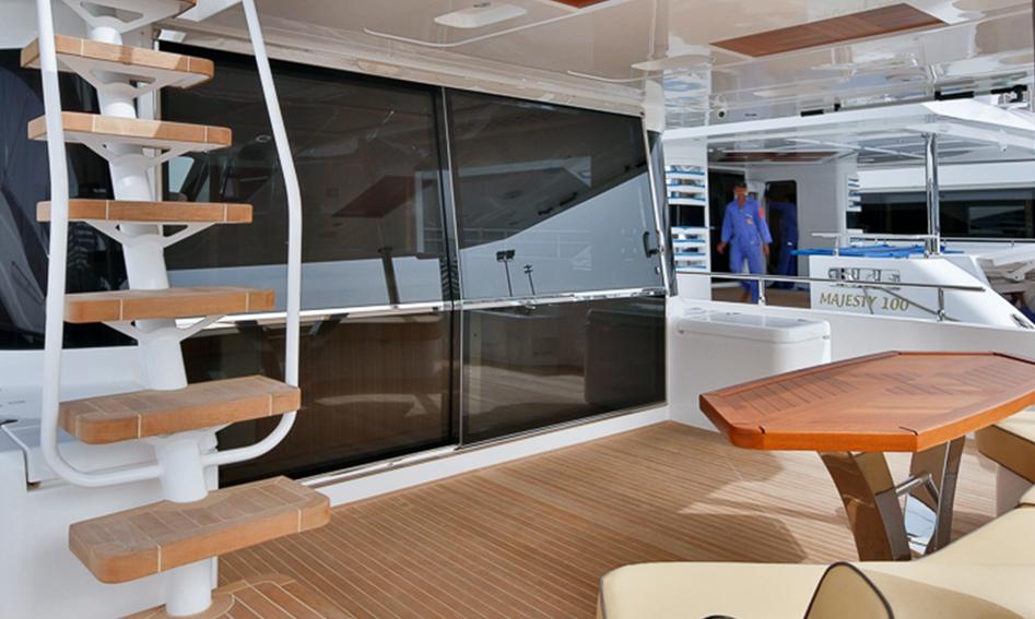 Gulf Craft Nomad 65, Deck Area