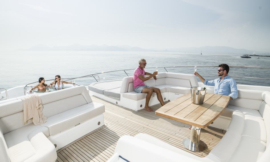 Sunseeker 116 Yacht, Deck Area