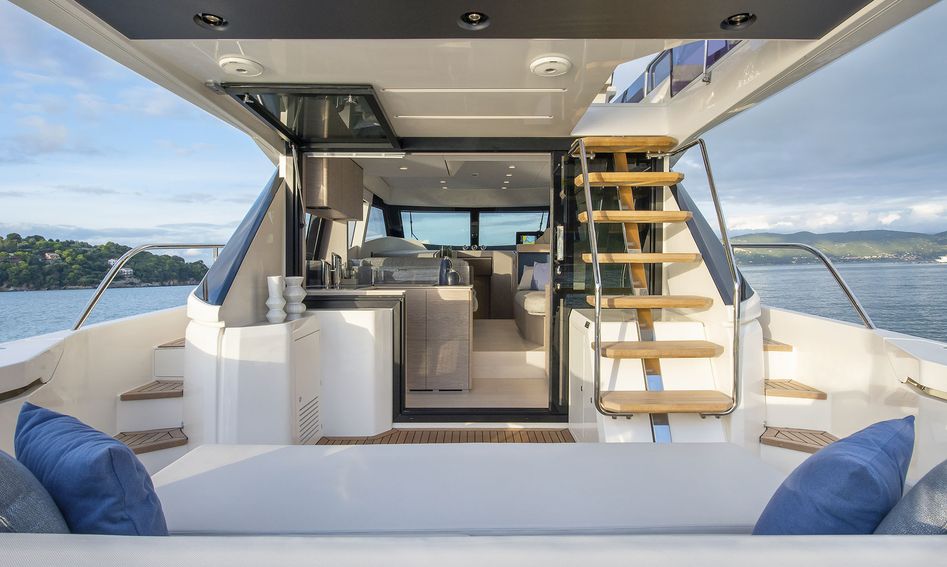 Ferretti 500, Deck Area