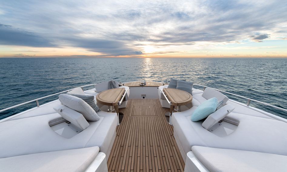 Monte Carlo Yachts MCY 70 Mk2, Deck Area