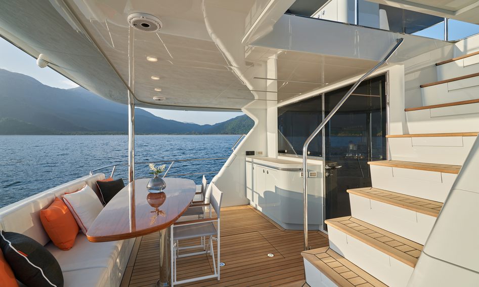 CL Yachts CLB65, Deck Area