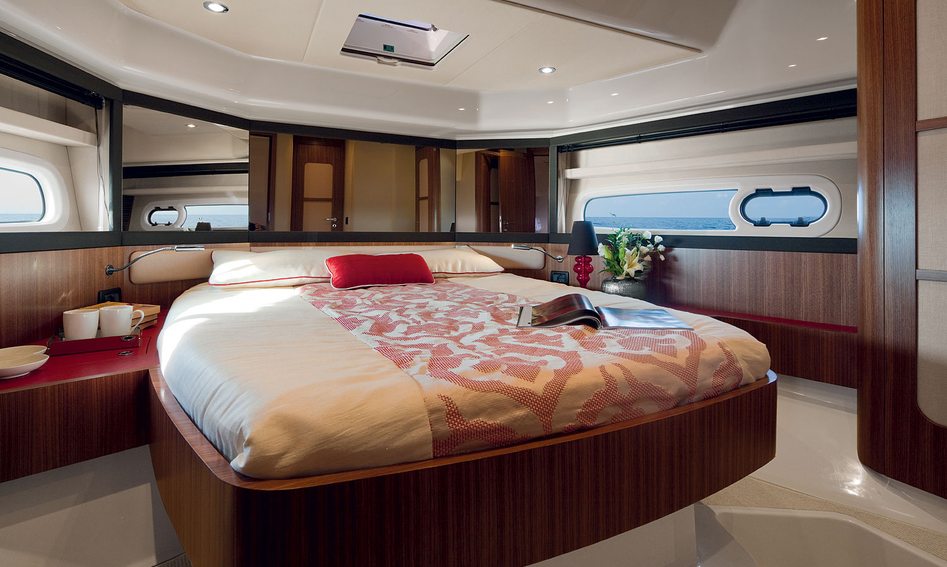 Azimut Magellano 43 HT, Accommodation