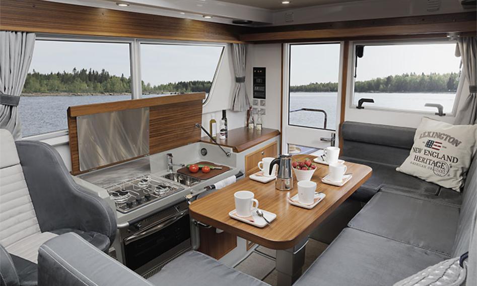 Sargo 33 Explorer, Interior