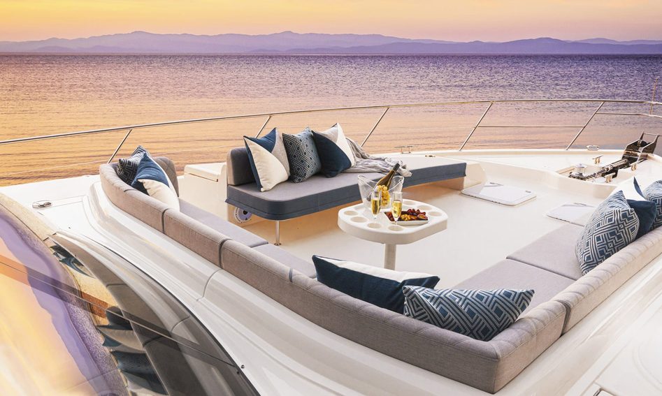 Riviera 64 Sports Motor Yacht, Deck Area