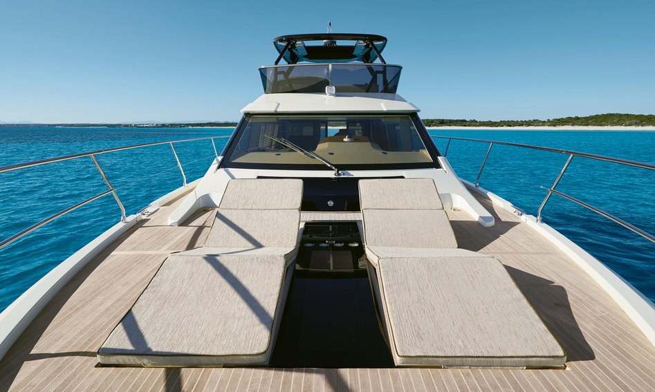 Beneteau Monte Carlo 6, Deck Area