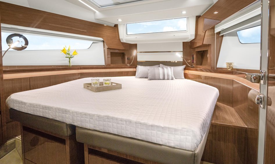 Sealine F430, Accommodation