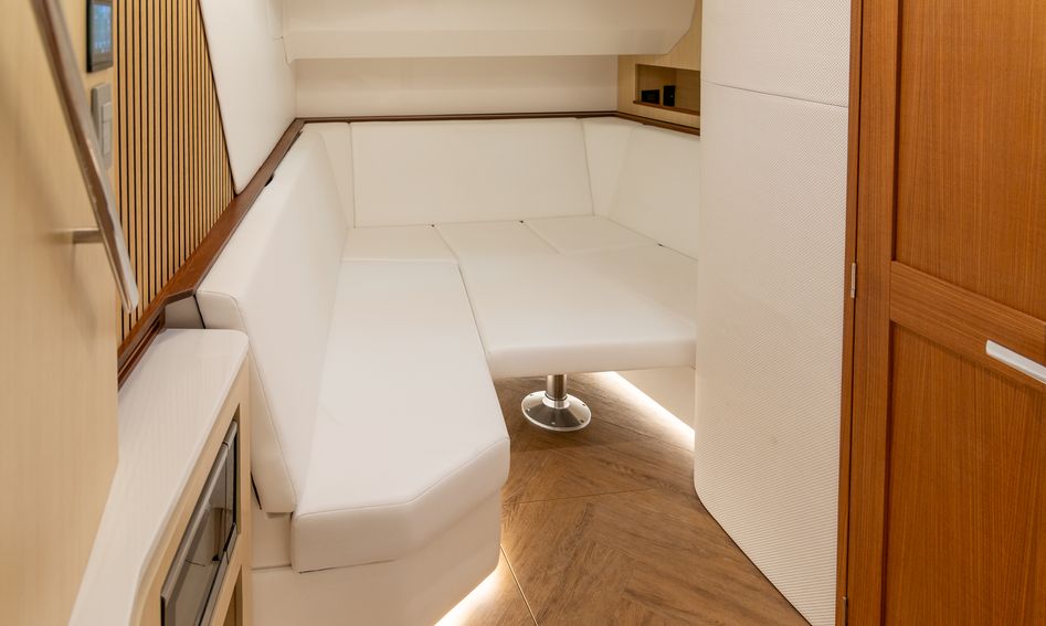 Regal 50 SAV , Interior