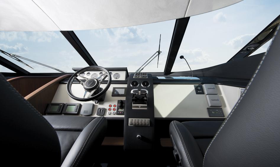 Fairline Squadron 78 Mk2, Helm Station