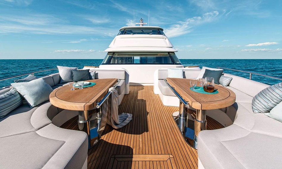 Monte Carlo Yachts MCY 76 Skylounge, Deck Area