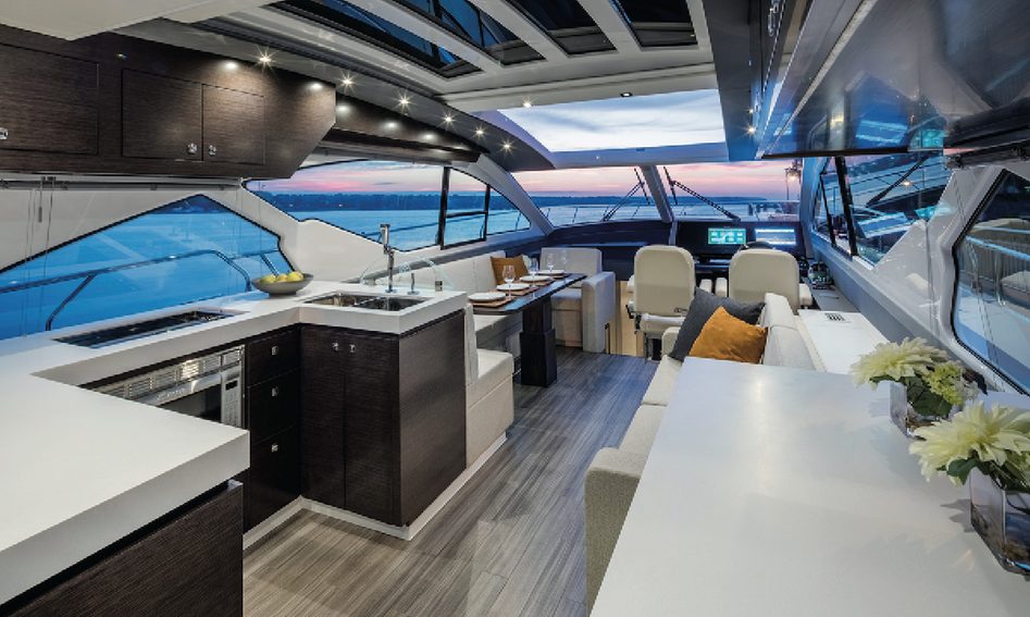 Cruisers 60 Cantius, Interior