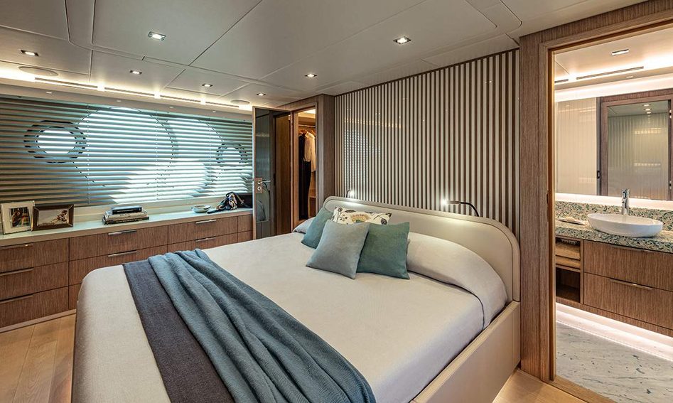 Monte Carlo Yachts MCY 76 Skylounge, Accommodation