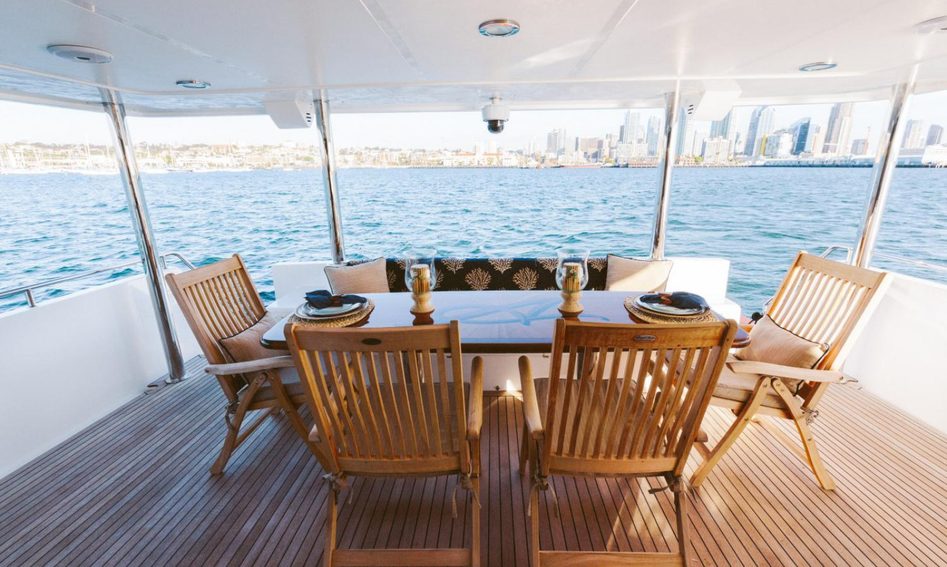 Outer Reef 880 Cockpit Motoryacht, Deck Area