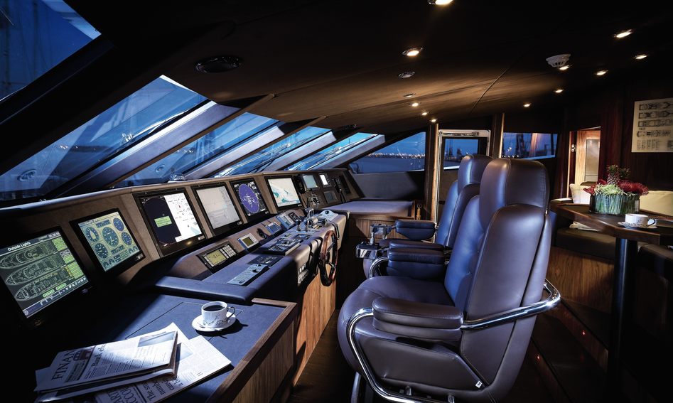 Sunseeker 40 Metre Yacht, Helm Station