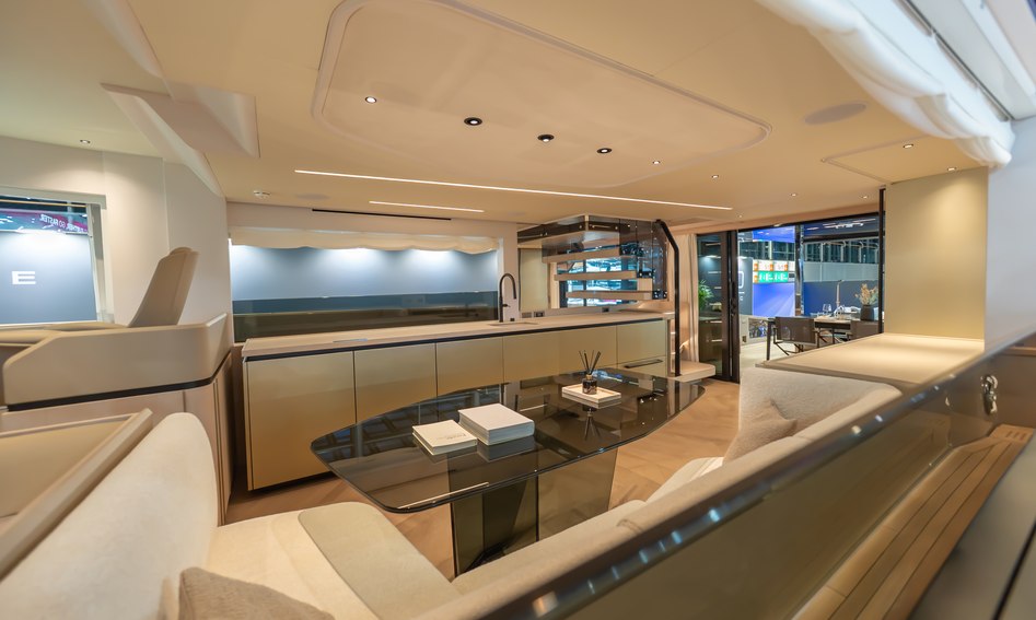 Solaris Power 70 Long Range, Interior