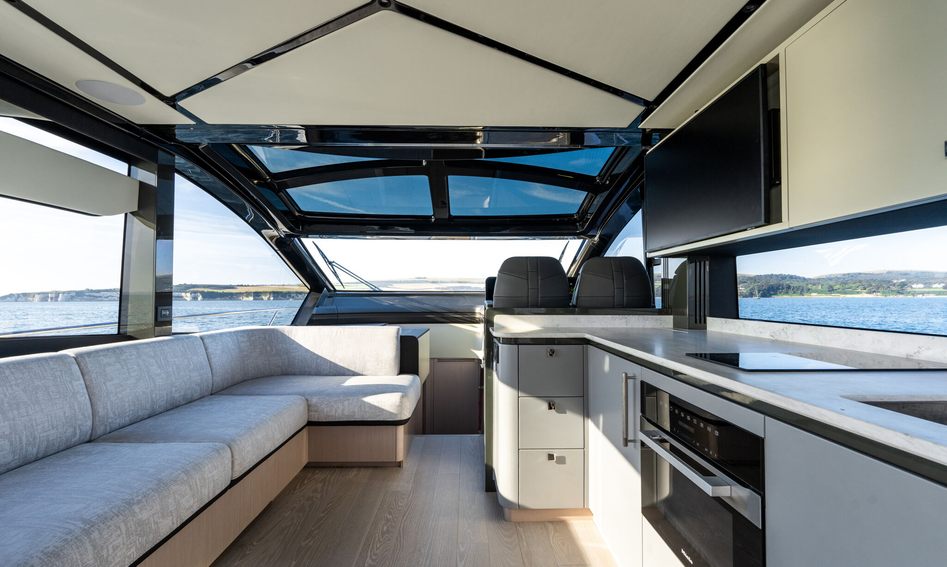 Sunseeker Predator 55 Gen 2, Interior