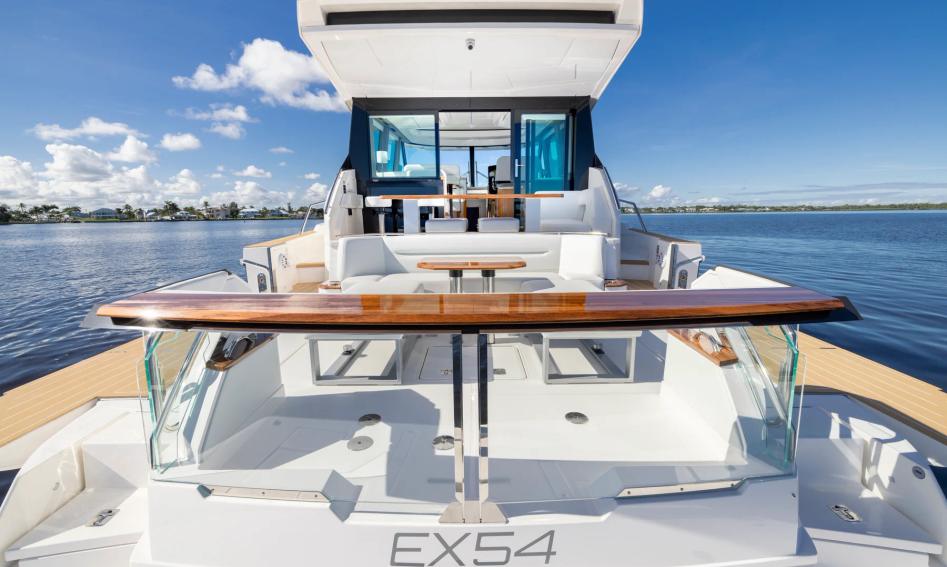 Tiara EX54 , Deck Area