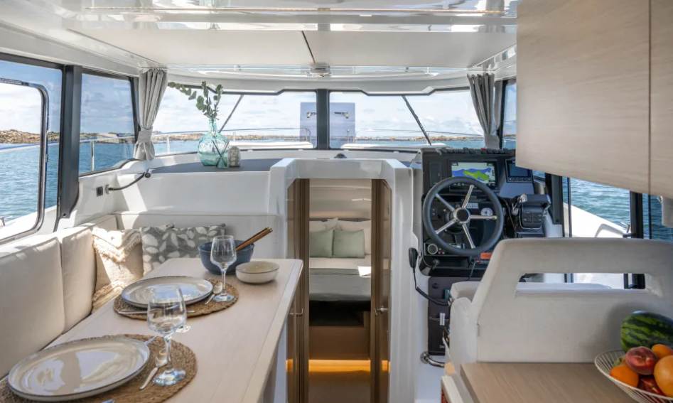 Delphia 10 Sedan , Interior