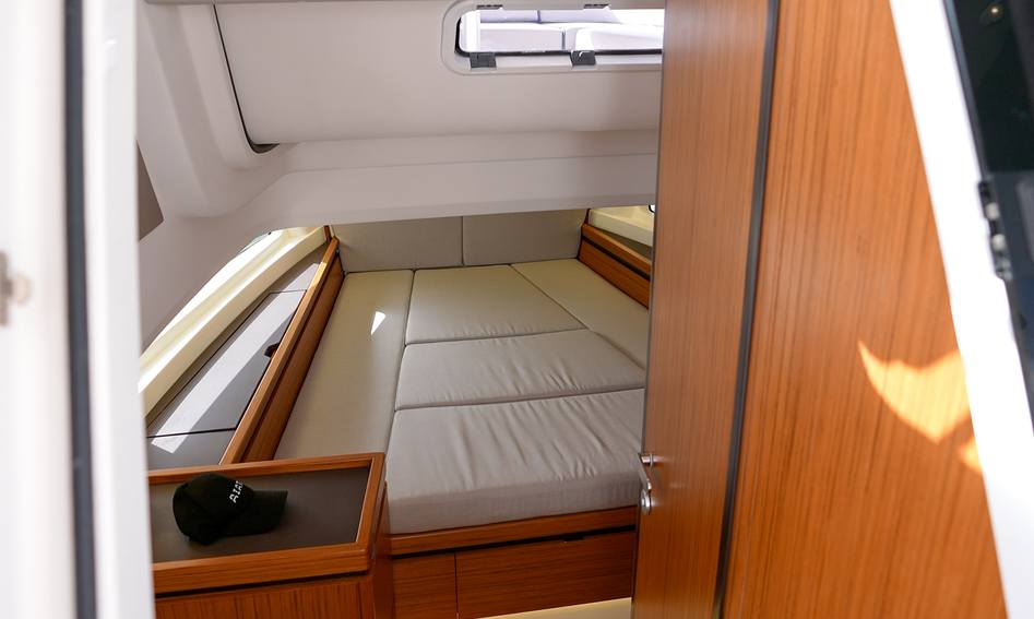 Aiata Wayfinder 38 Suntop, Accommodation