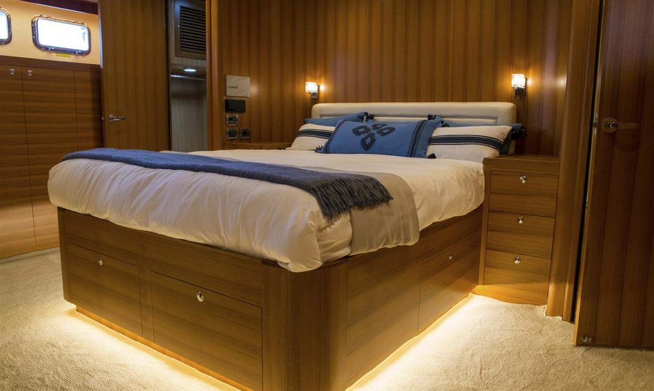 Outer Reef 640 Azure Motoryacht, Accommodation