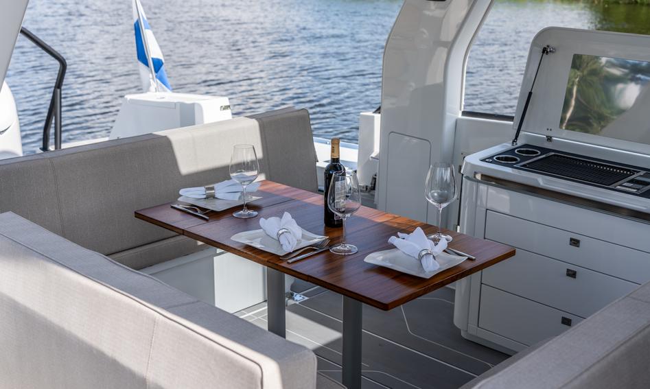 Quarken 35 Grand Tourer, Deck Area