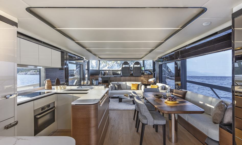 Absolute Navetta 64, Interior