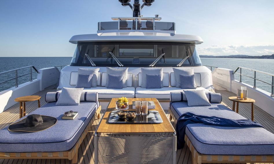 Custom Line Navetta 30  Mk2, Deck Area