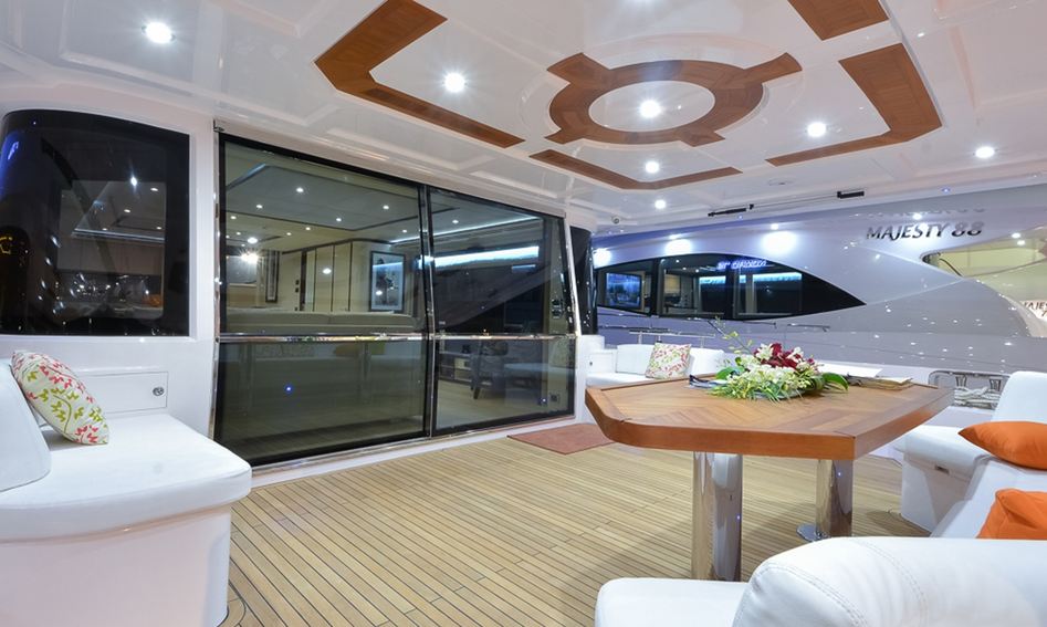 Gulf Craft Nomad 75, Deck Area