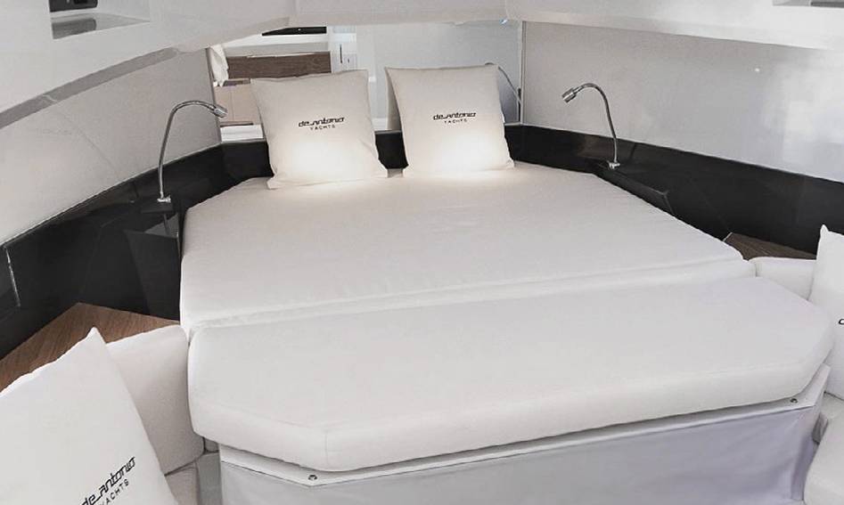 De Antonio D36 Open, Accommodation