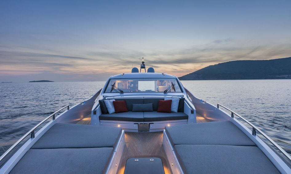 Numarine 70 Hardtop, Deck Area