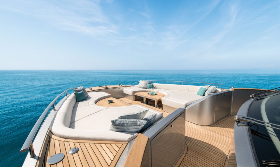 Monte Carlo Yachts MCY 76 Gen 2, Deck Area