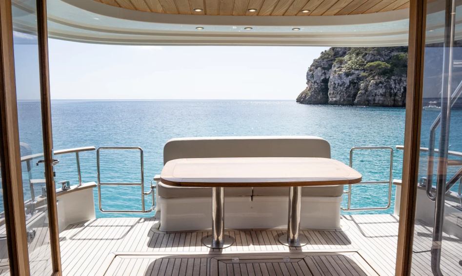 Sasga Menorquin 48 FB, Deck Area