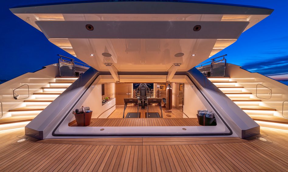 Bilgin 163 II, Beach Club