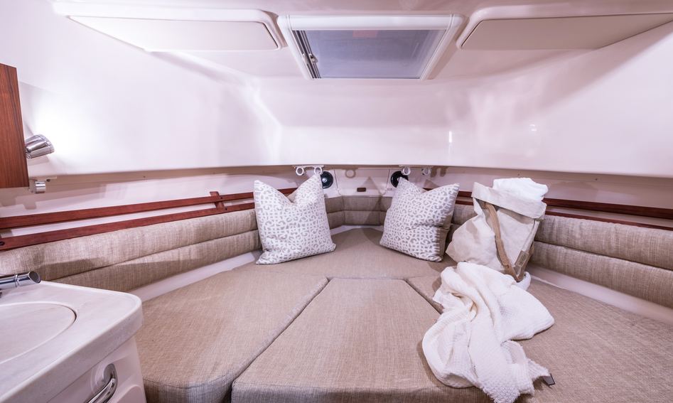 Grady-White Marlin 300, Accommodation