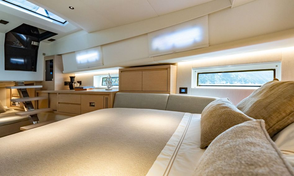 Pardo 43 Mk2, Interior