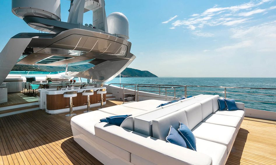 Mangusta GranSport 54, Fly Deck/Sportdeck