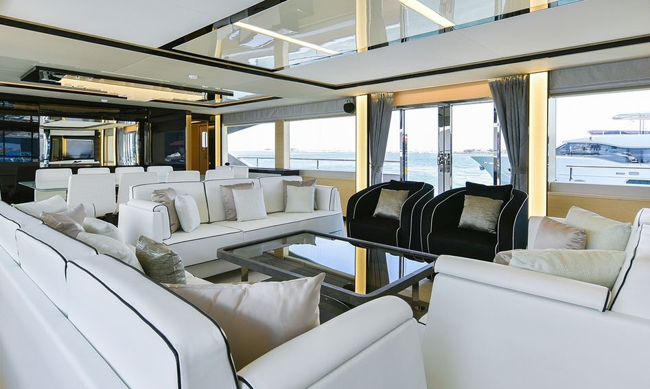 Gulf Craft Majesty 122, Interior