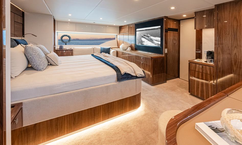 Riviera 6800 Sport Yacht Platinum Edition, Accommodation
