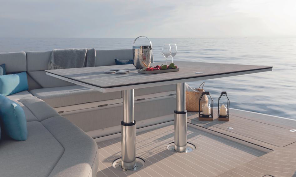 Azimut Verve 48, Deck Area