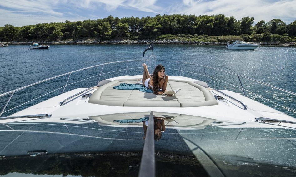 Sunseeker Predator 68 MKII, Deck Area