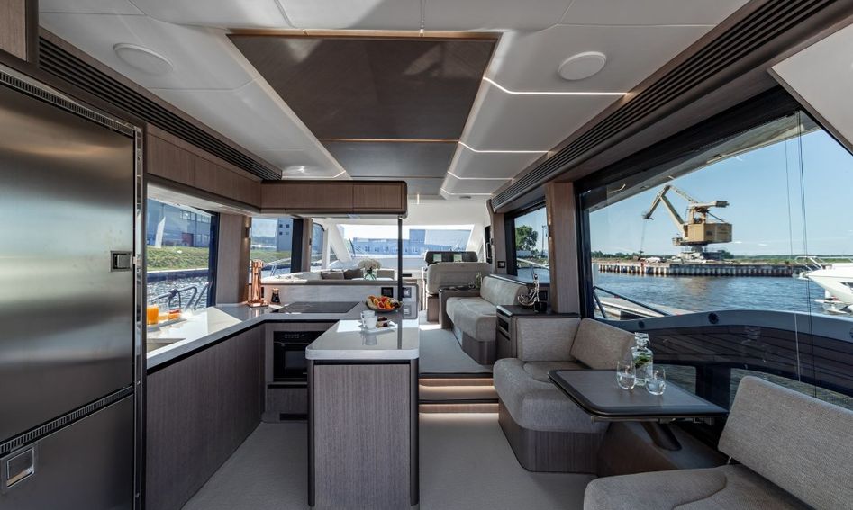 Galeon 560 Fly, Interior