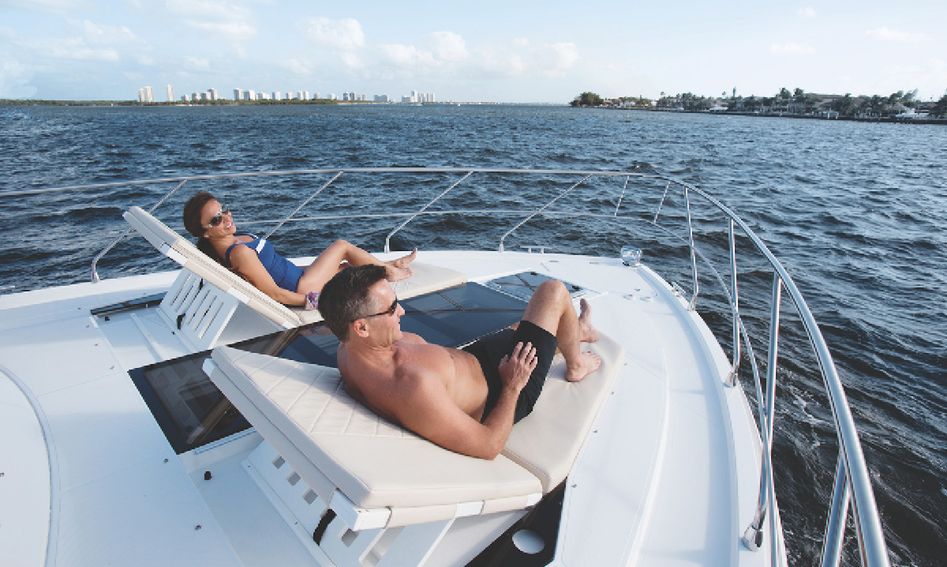 Cruisers 54 Cantius, Deck Area