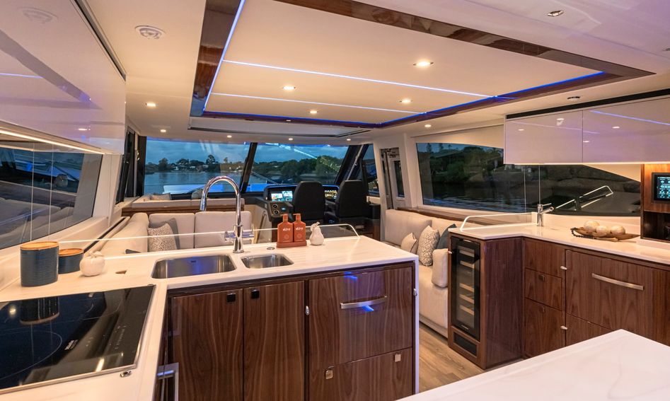 Riviera 6800 Sport Yacht Platinum Edition, Interior