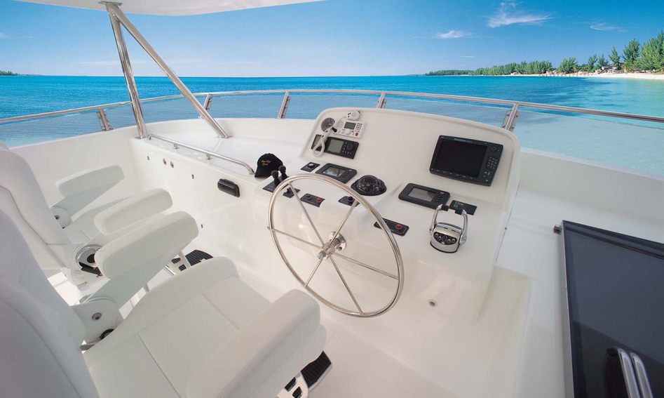 Outer Reef 750 Motoryacht, Helm Station